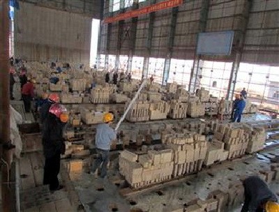 Коксовая печь и стеклянная печь Использованы желтые рефракторные кирпичи кремния с содержанием SiC 0.01-0.4