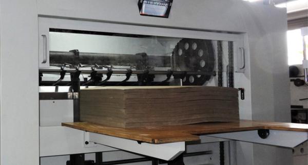Flatbed Die Cutting And Creasing Machine For Corrugated Cardboard PP Sheet