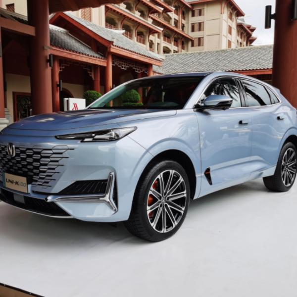 Carros usados pretos brancos de Changan uni K SUV dos carros de EV populares