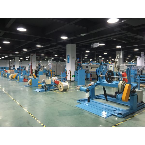 Machine d'extrudeuse de fil de puissance de bleu de ciel pour le diamètre simple 6-25mm Max Speed 500M/Min de fil