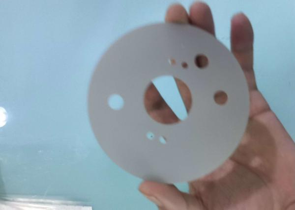 Alta resistência dielétrica de nitreto de alumínio tubo cerâmico expansão térmica 4,5-5,5x10-6/K