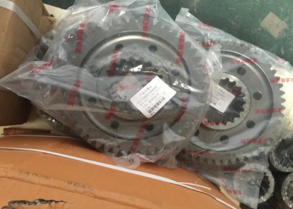 Orginal Truck Spare Parts SINOTRUK Howo Gearbox Main Shaft 2 - T Gear AZ2210040052