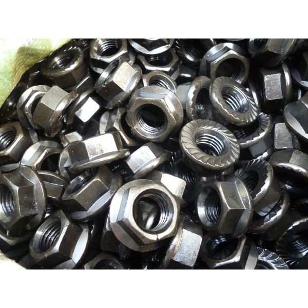 M16-2.0 Hex Flange nuts DIN6923 Serrated Black Oxide Surface ISO4161 Steel Grade 8