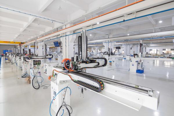 Full Servo Injection Molding Robot Three Axis 1400 / 1600mm Traverse