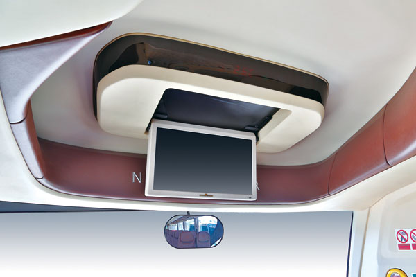 12m Golden Dragon Coach Bus 24-54 Seats 375HP Euro 4 XML6129J15S1