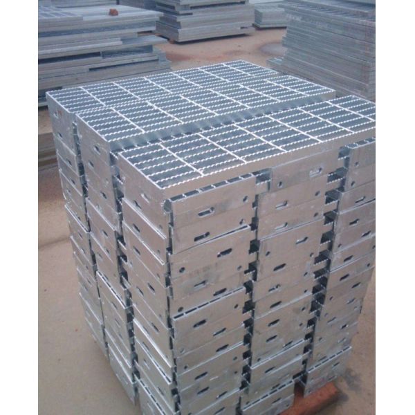 Прочный на открытом воздухе гальванизированный стальной материал проступей лестницы К235 высокопрочный