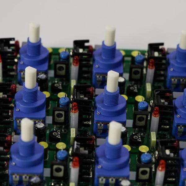 豊富なインターフェースを備えた統合レーザー制御PCBアセンブリ：切断、マーキング、3Dプリンティングに最適