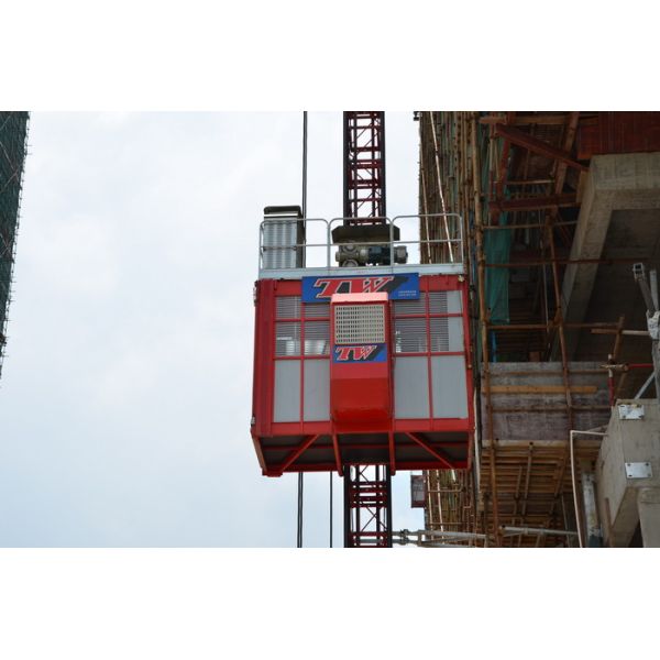 Cage unique 11kw Ascenseur extérieur de construction 150m Ascenseur de chantier de construction