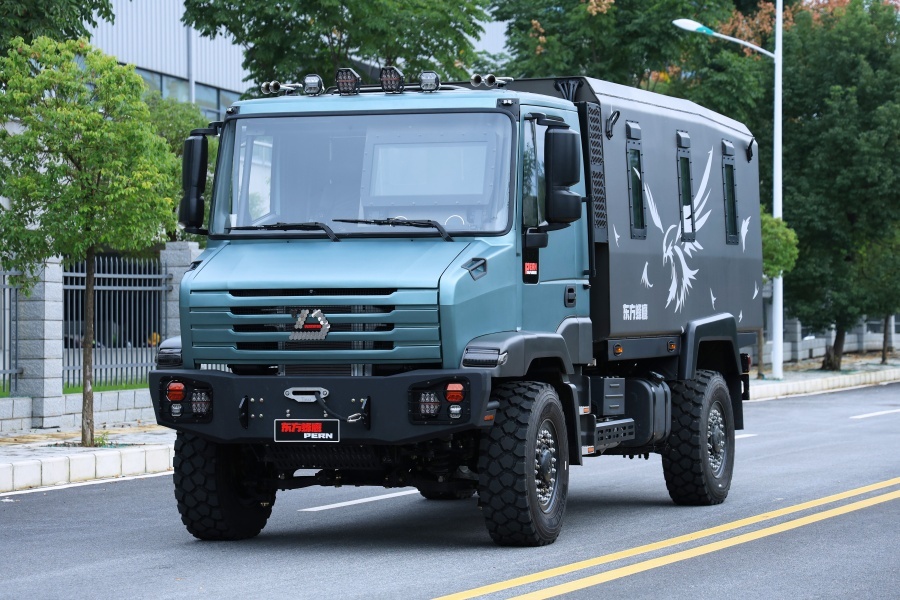 4x4 Off-Road Multi-purpose Square Cabin Personnel Carrier