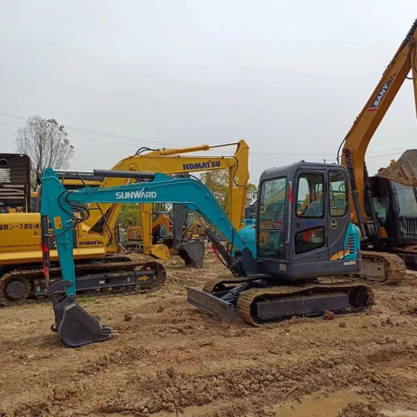 Excavadora hidráulica original de 6 toneladas SUNWARD SWE60E SWE70E