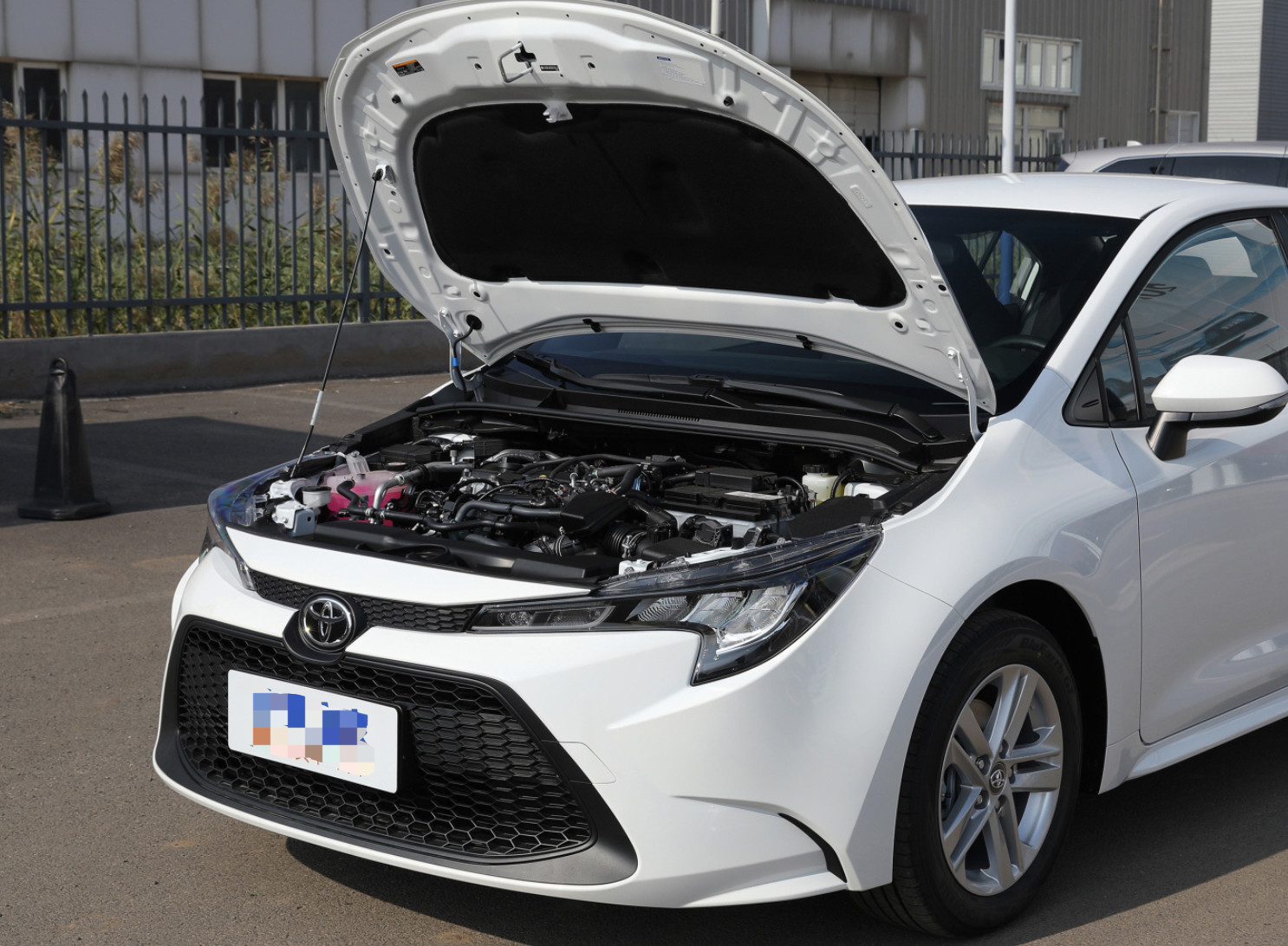 Автомобиль 1.5L 121HP L3 бензина версии Тойота LEVIN 2022 TNGA 1.5L CVT роскошный