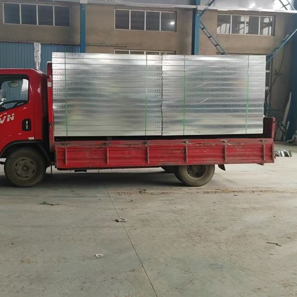 Cable perforado de metal de 100 mm / Durabilidad Cable galvanizado con ranuras