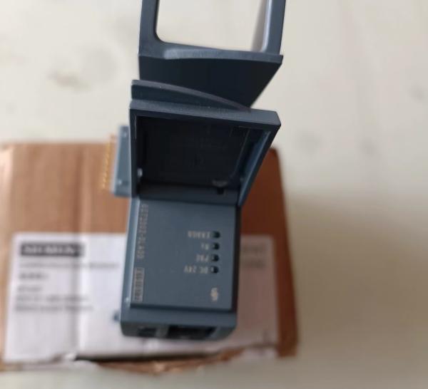 6GT2002-0LA00 Siemens SIMATIC S7-1200 RF120C RFID Communication Module For Industrial