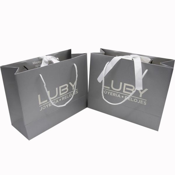 Горячая штамповка Люксовые подарочные сумки Перерабатываемые Kraft торговой сумки с ручками