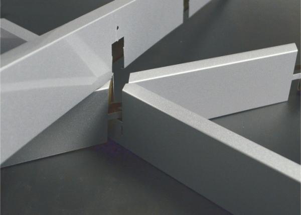 teto triangular da grade do metal da galeria verde durável/materiais de construção decorativos do metal
