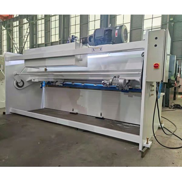 La guillotina hidráulica de acero del CNC de carbono esquila grueso del cortador 10m m