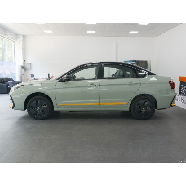 As Picture 2023 Dongfeng Aeolus E70 Yizhi Version 420KM Battery Life Hybrid Fuel Type