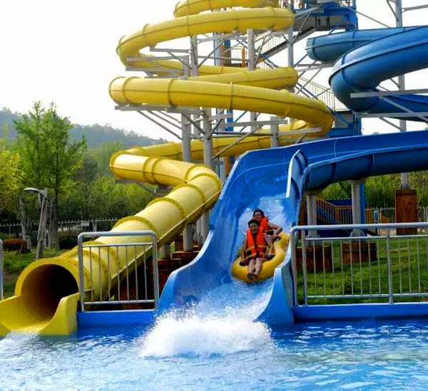 Colorful Commercial Spiral Water Slide / Theme Park Water Slide 1 Year Warranty