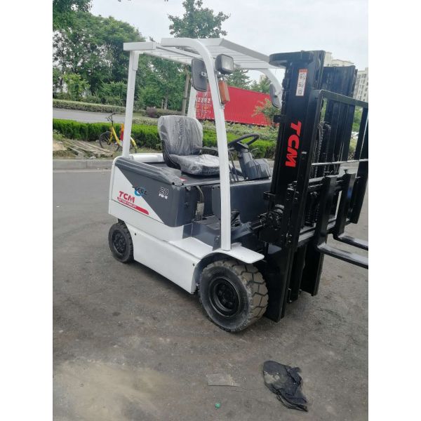 TCM 20 chariot élévateur électrique d'occasion avec élévateur de 2 tonnes de 3 m avec composant moteur de base