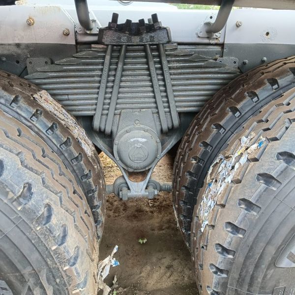 Hydraulic Steering with Power Assistance Used HOWO Cement Concrete Mixer Mixing Tank