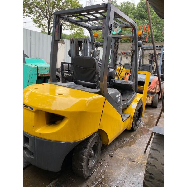 Запустите свой продуктовый магазин с использованием Komatsu FD30 Дизельный вилочный погрузчик 3 тонны FD25 FD40 FD50