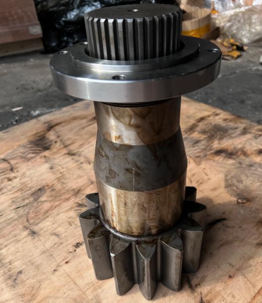 Parties de machines de construction Arbre d'engrenage pour l'arbre de moteur pivotant de la pelle ZX200-3