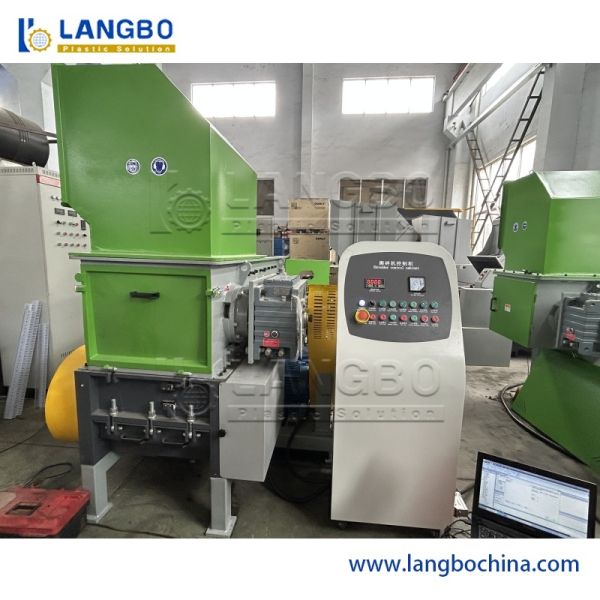 Pet / PP / PE/Agricultural Film/Woven Bag/Nylon/Bottle Flakes/ Pipes Shredder Crusher Plastic Recycling Machine