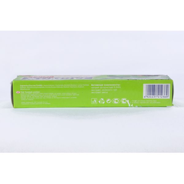 Dentes fortes do perfume da hortelã que claream o dentífrico para o uso da família