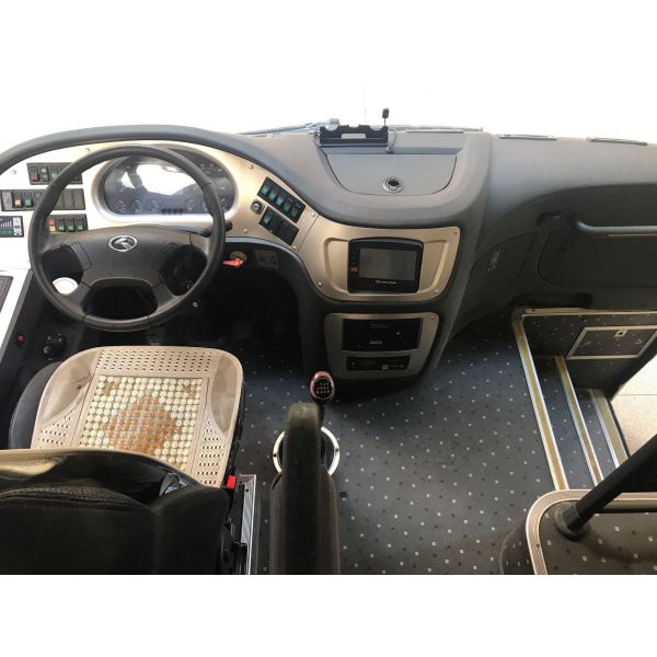 Подержанный автобус Kinglong использовал евро 3 излучения двигателя дизеля Yuchai автобуса тренера