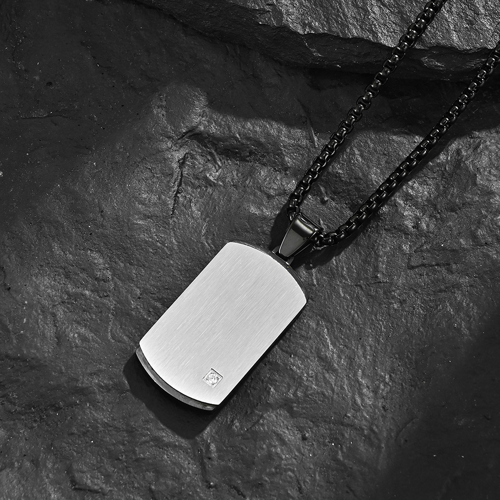 Collar de cruz religiosa satinada cuadrada grabado para hombres Collar de cruz de acero inoxidable Collar de cruz masculino Collar de joyería cristiana