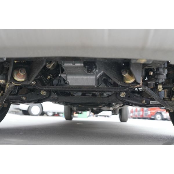 Camión de recogida manual usado 4X2 Conducción 4 ruedas Blanco Económico Mal estado de la carretera