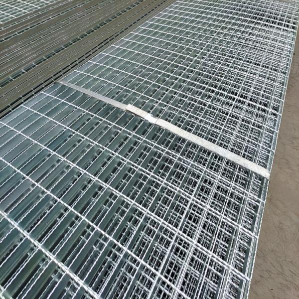 Carregar pesado terminado serrilhou a placa de cobertura de aço da raspagem industrial