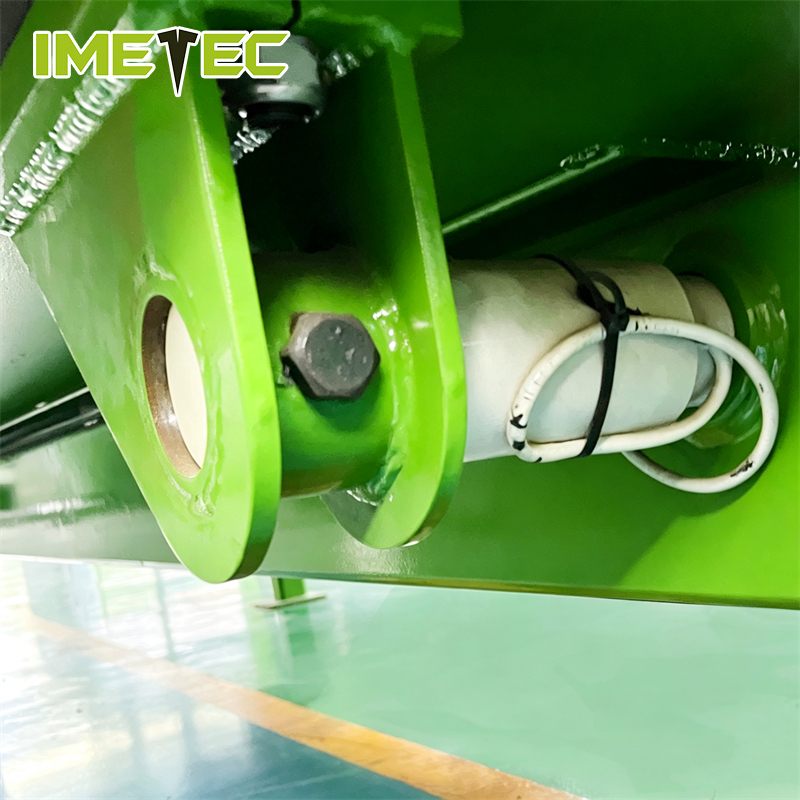 Commercial Vertical Stationary Forage TMR Feed Mixer For Dairy Beef Farms