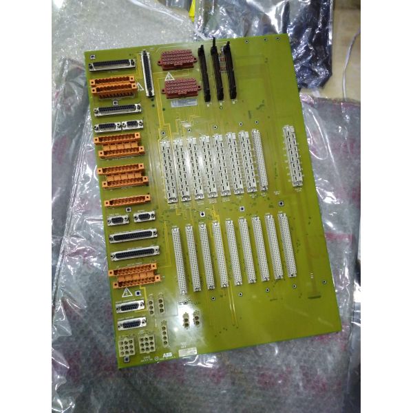 Карта 086345-001 HKQCS 100% СОВЕРШЕННО НОВАЯ ABB РАЗДЕЛЯЕТ НА ЛИНИИ доске и карте зеленого цвета