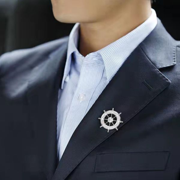 Round Rudde Fashion Brooch Pin Silver Inlaid Diamond Alloy Copper Material