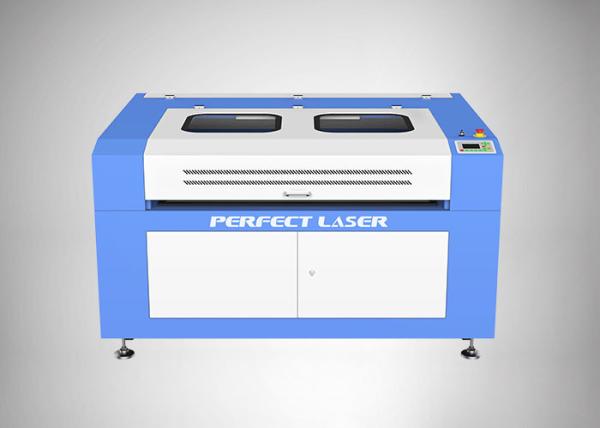 Máquina de gravação a laser de CO2 de 130 W para publicidade de roupas de borracha de couro