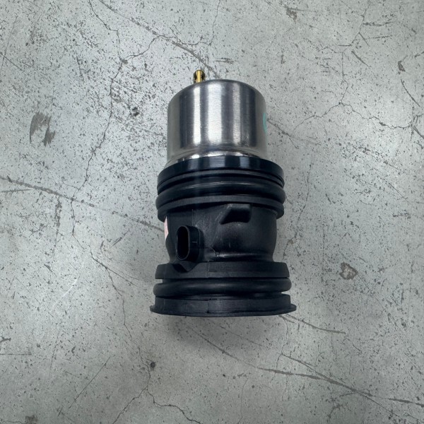 Classic High Quality Panamera 970.1.2 Turbo GTS 4S Front Engine Cooling Thermostat Support Water Pipe Valve  for Porsche