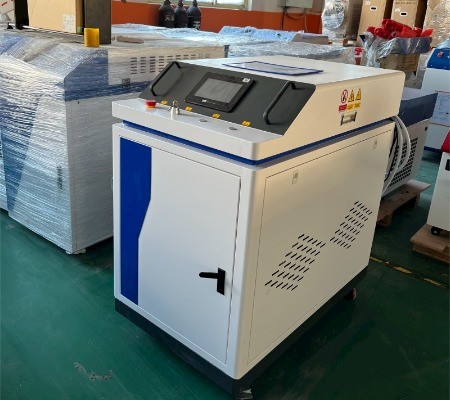 MAX/RAYCUS Laser Source The Key to Effective Metal Rust Removal with 1000W 1500W 2000W 3000W Fiber Laser Cleaning Machine