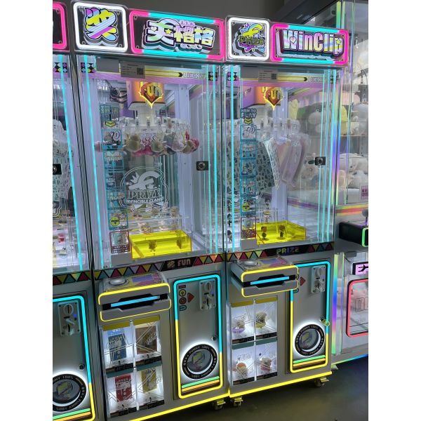 Transparent Tempered Glass Clip Clamp Gift Machine 60kgs Coin Operated Win Clip Prize Machine Designed To Improve Amusement Parks Arcades And Family Entertainment Venues With Prize Distribution