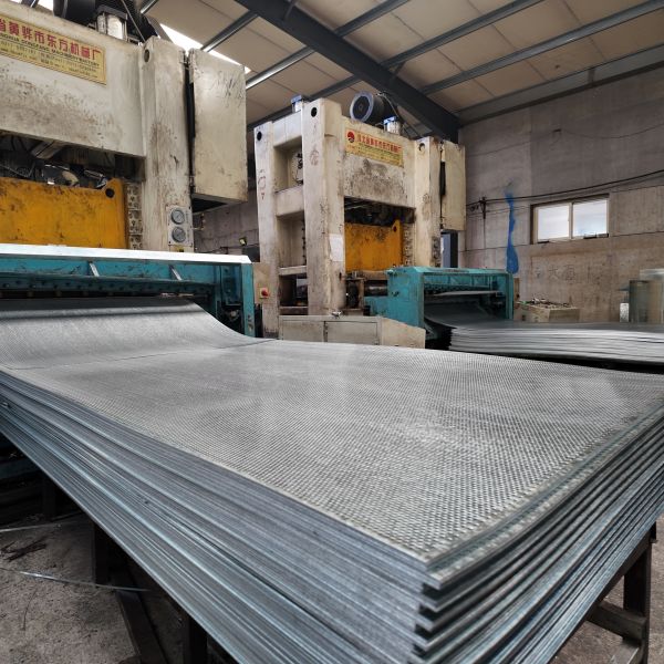 Yellow Perforated Metal Soffit Panels For Architectural Decoration