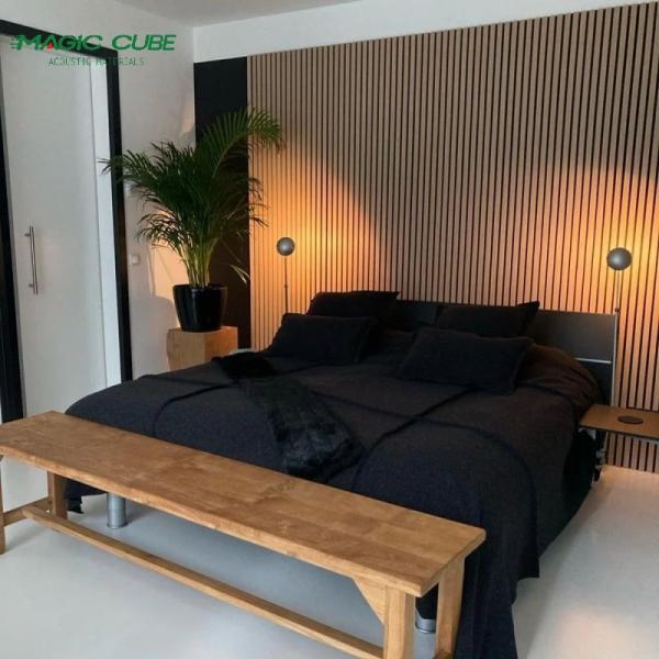 Panneaux de mur en bois acoustique décoratif de plafond avec panneau acoustique en fibres de polyester