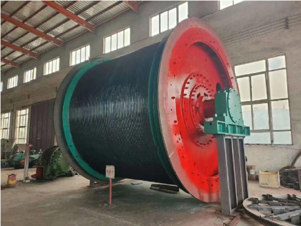 Treuil à friction multi-câbles de mine personnalisé, grande capacité de levage pour des performances améliorées