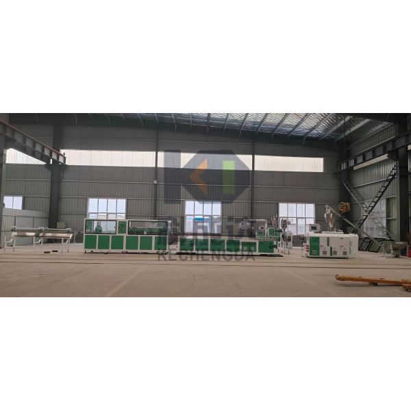 150кг/ч WPC PP Pvc потолочный пластиковый экструдер PE Линия экструзирования деревянных пластиковых профилей