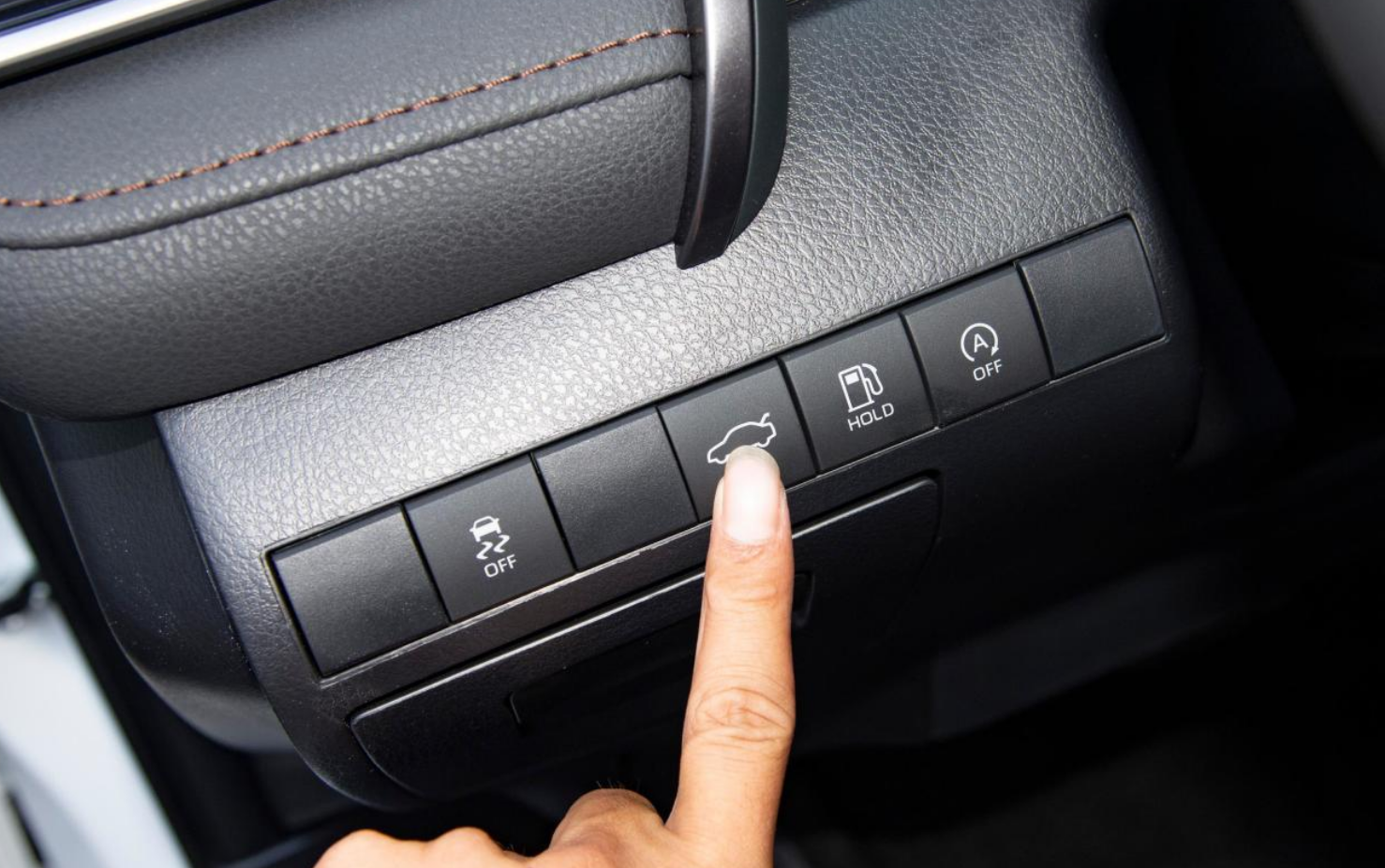 Naturally aspirated 2023 2024 To-yota C-amry 2.0 L 177 horsepower Hybrid car made in 0km used cars to-yota and with a