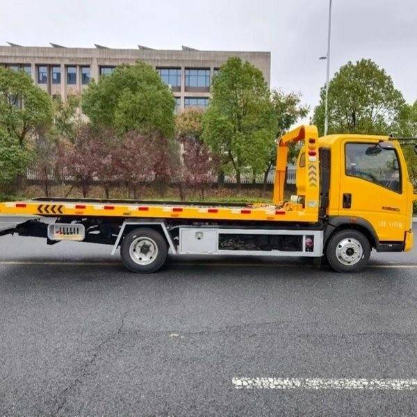 4 Tons Flat Bed Recovery Truck 4X2 Wheel Lift Road Wrecker Tow Trucks in Myanmar