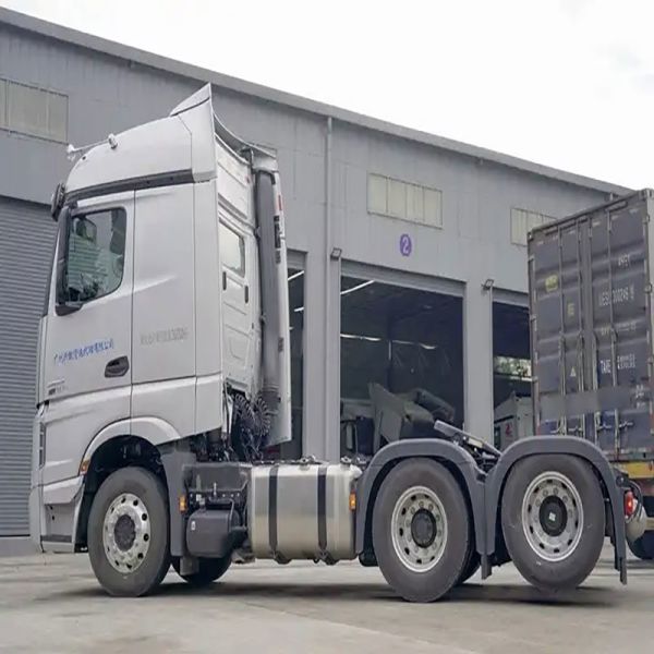 Malaysia Used Tractor Truck Tractor Head Truck with Air Suspension Driver's Seat