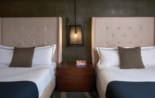 Hotel Standard Modern design Large Bed Room Leather Upholstered Headboard Bed with Walnut Laminated Side table