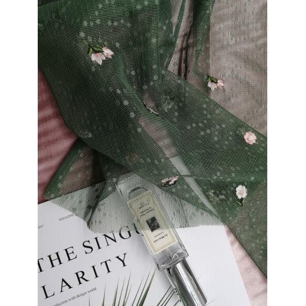 La tela bordada floral de Tulle de 49 pulgadas AZO libera