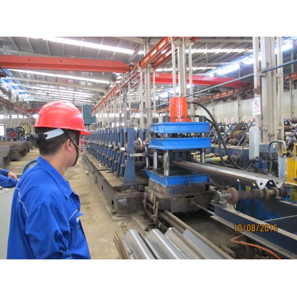 EN1317 Corrugated Highway Guardrail System ISO1461 Zinc Coating High Strength Steel