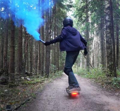 Equilibrando 1 skate posto roda 18 a 25km 700W
